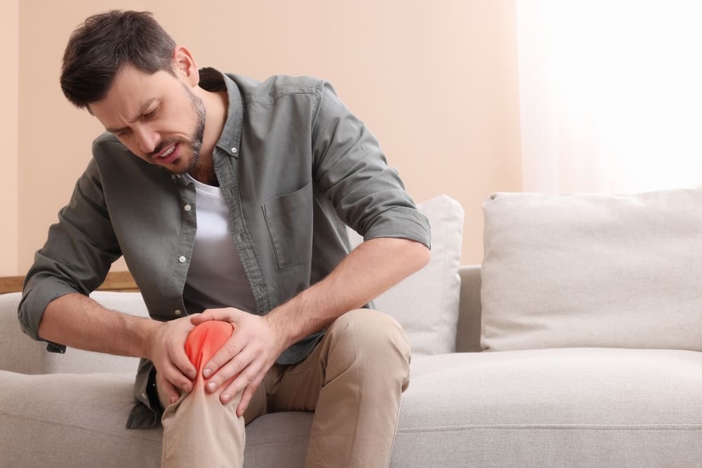 Managing Chronic Joint Pain with BPC-157 | YoungerMeMD